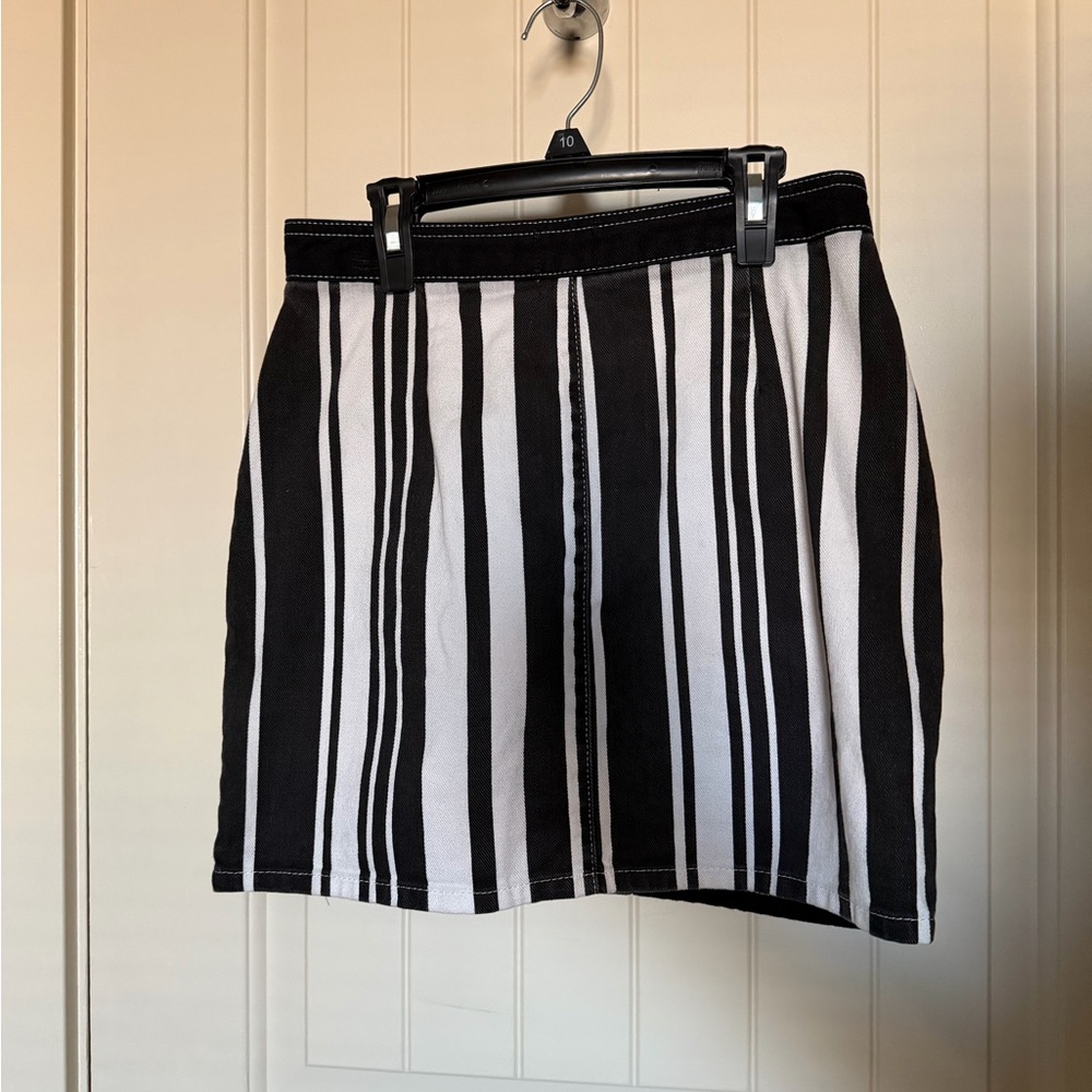 Urban Outfitters Black and White Mini Skirt